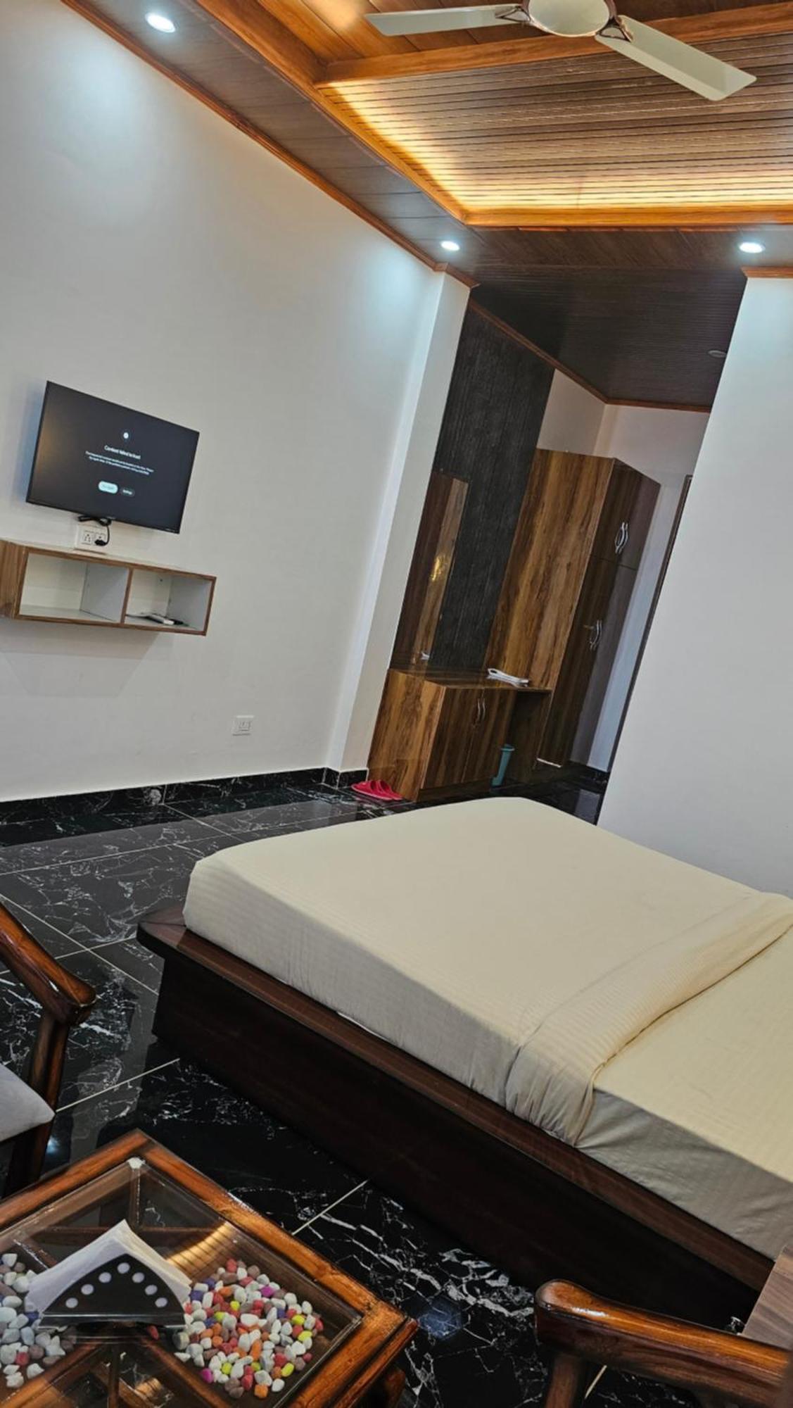 On The Rocks Hotel กัสซอลี ภายนอก รูปภาพ