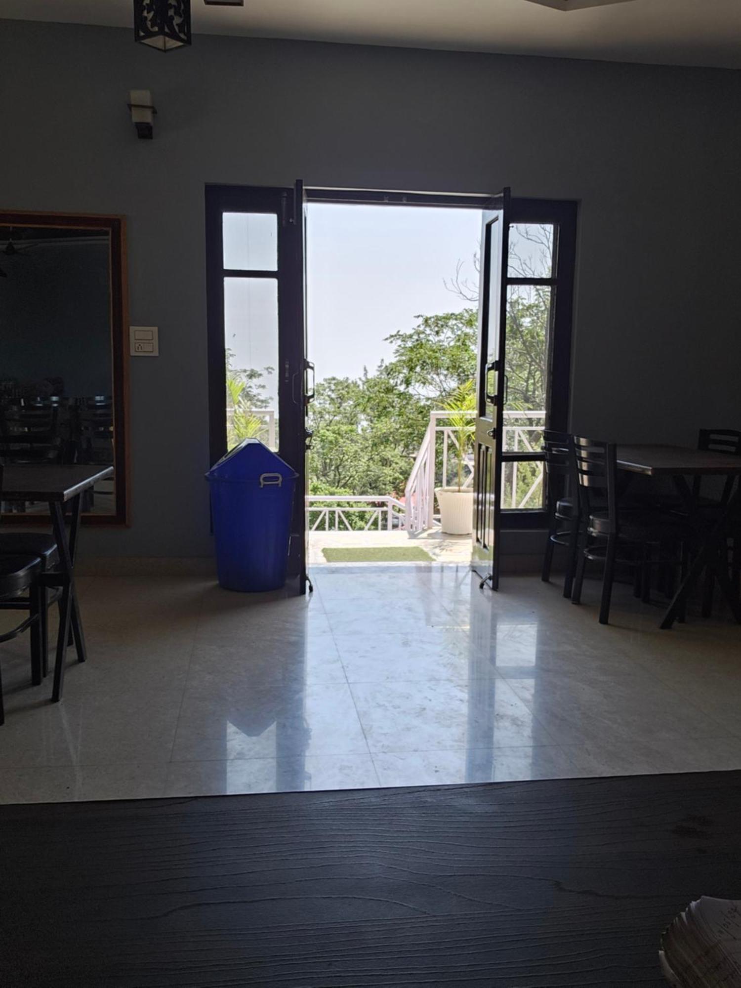On The Rocks Hotel กัสซอลี ภายนอก รูปภาพ