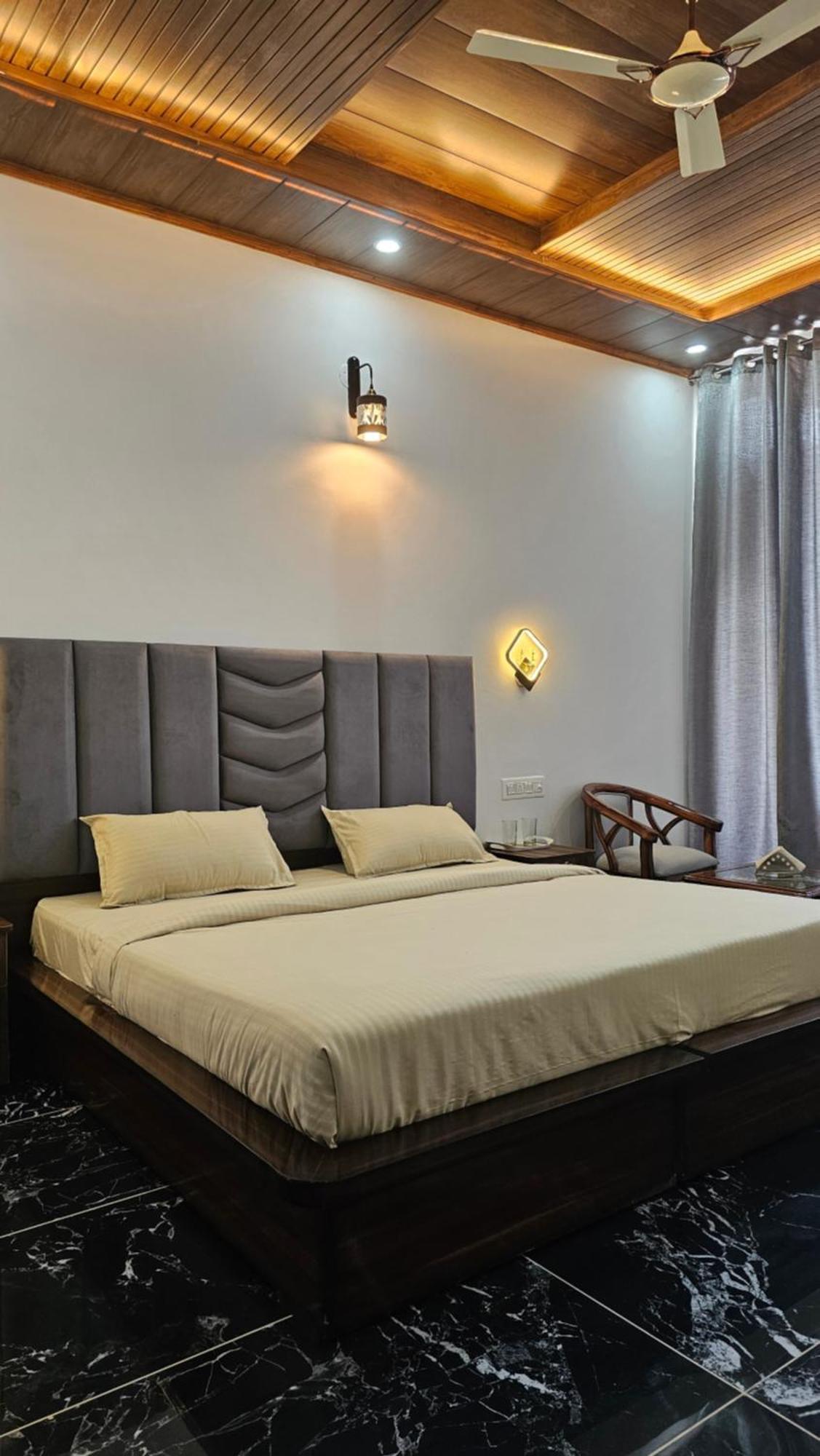 On The Rocks Hotel กัสซอลี ภายนอก รูปภาพ