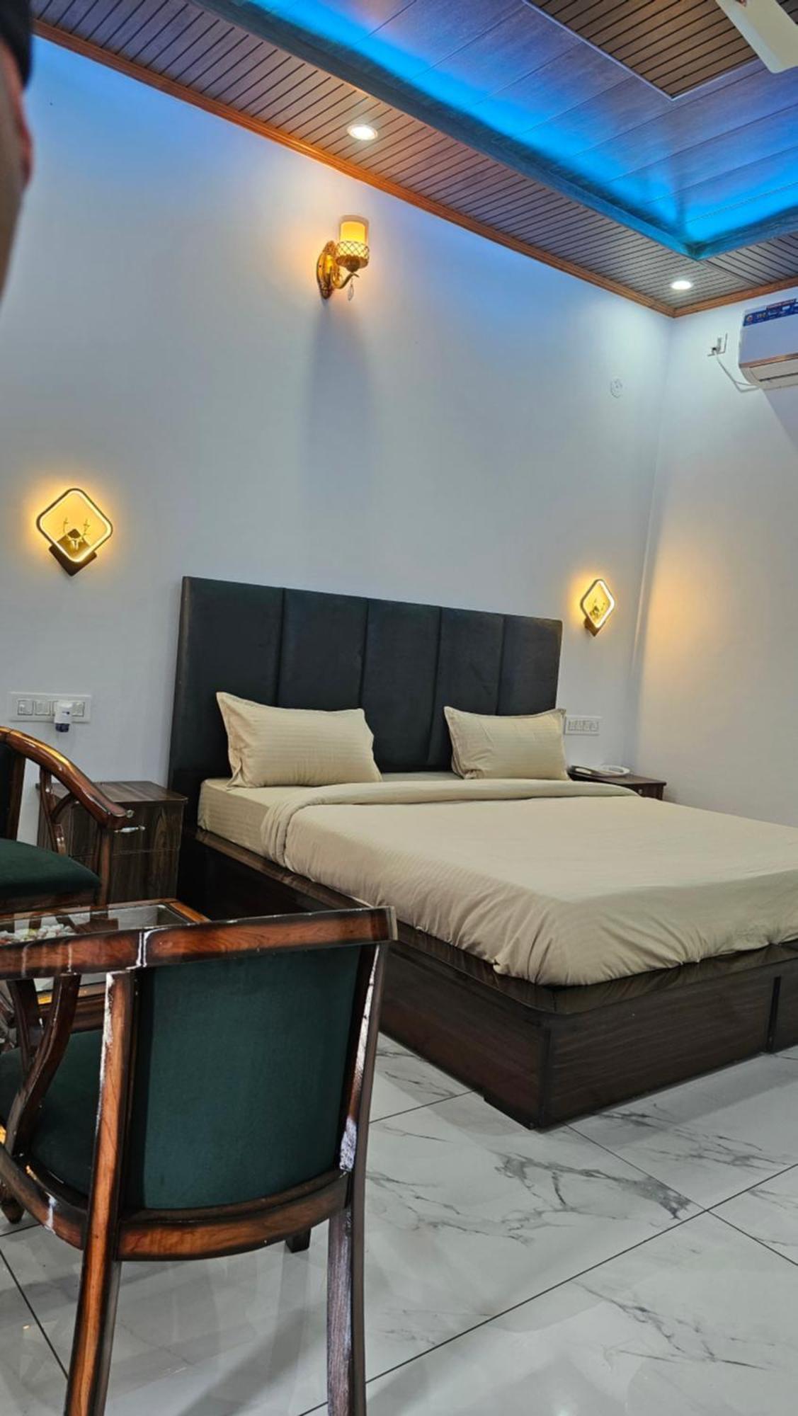 On The Rocks Hotel กัสซอลี ภายนอก รูปภาพ